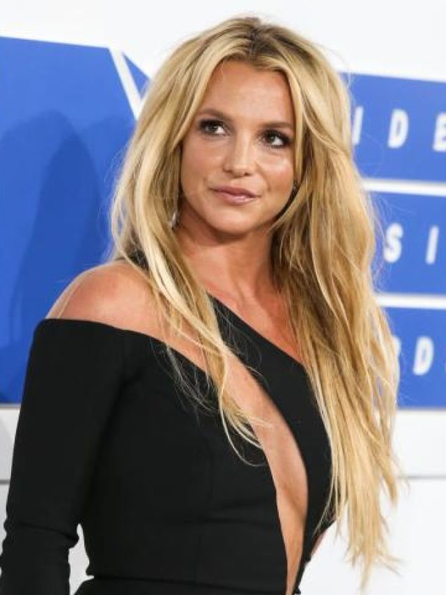 Britney spears calls michelle pfeiffer ‘the most captivating … horny … and inviting’ in instagram put up