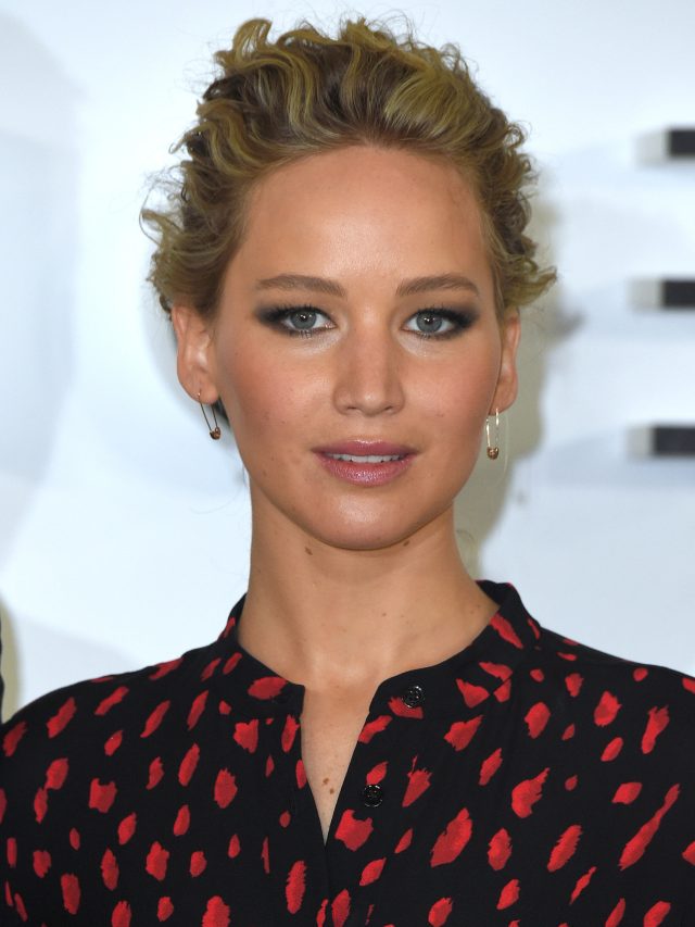 In step with jennifer lawrence, hollywood’s overalls obsession spans numerous seasons