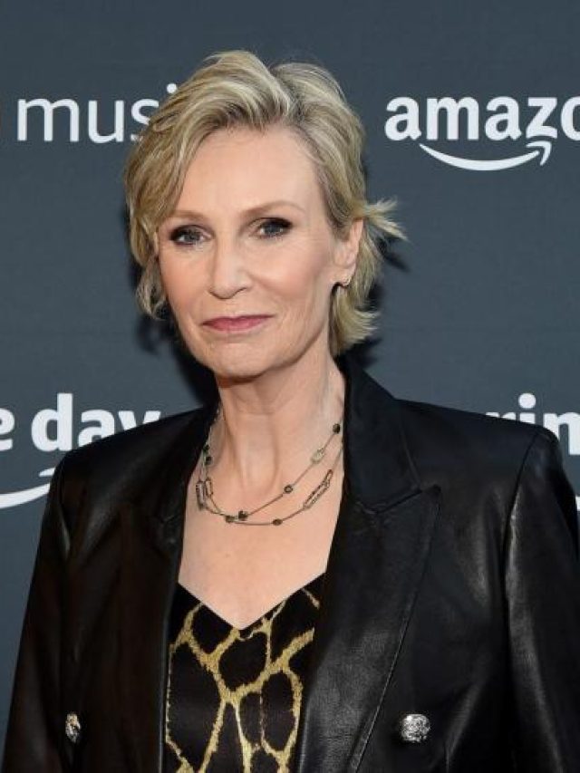 Jane lynch says leaving broadway’s ‘humorous woman’ early has ‘nothing to do with lea michele’ coming in